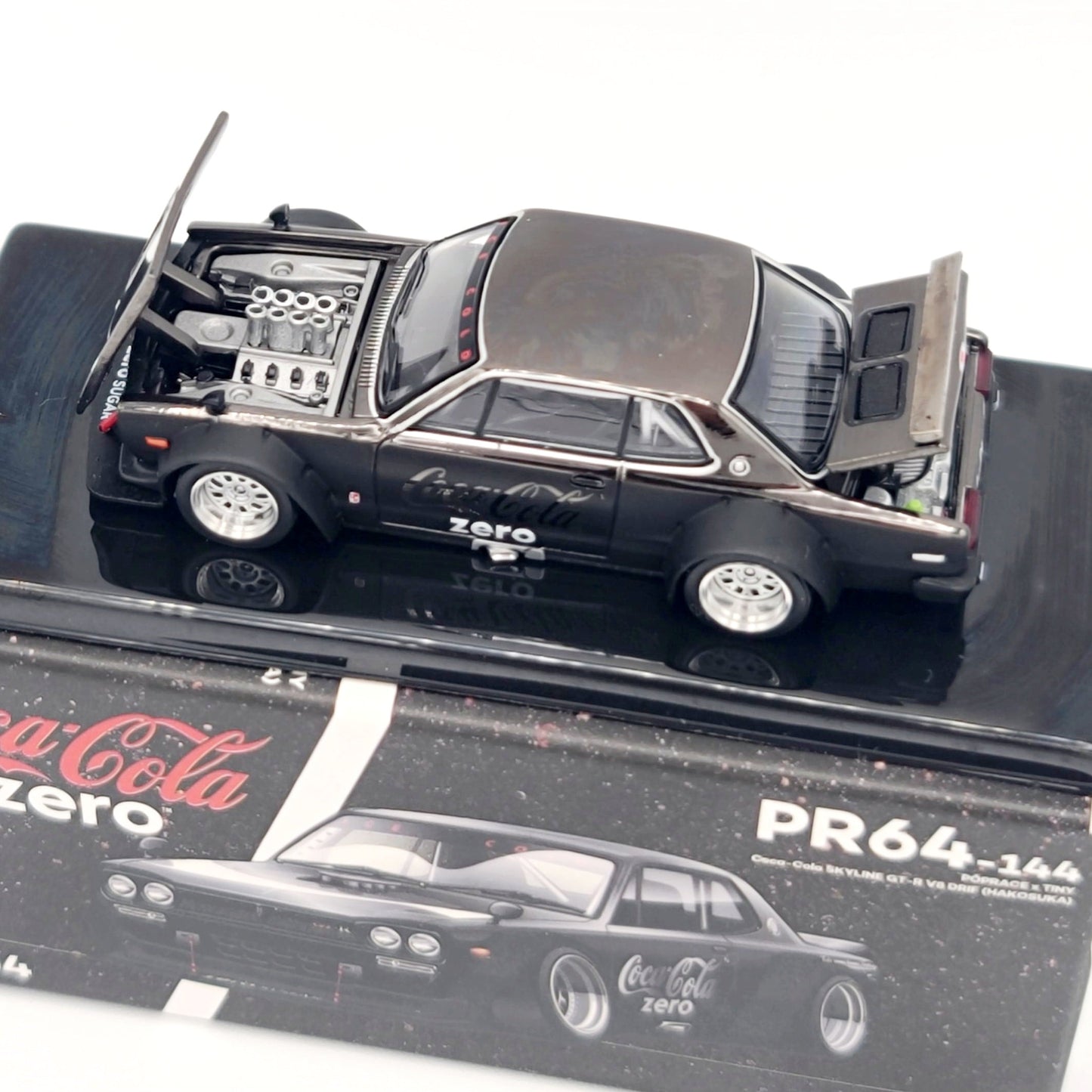 Pop Race Nissan Skyline GT-R V8 Drift Hakosuka - 1:64, Coca-Cola Zero