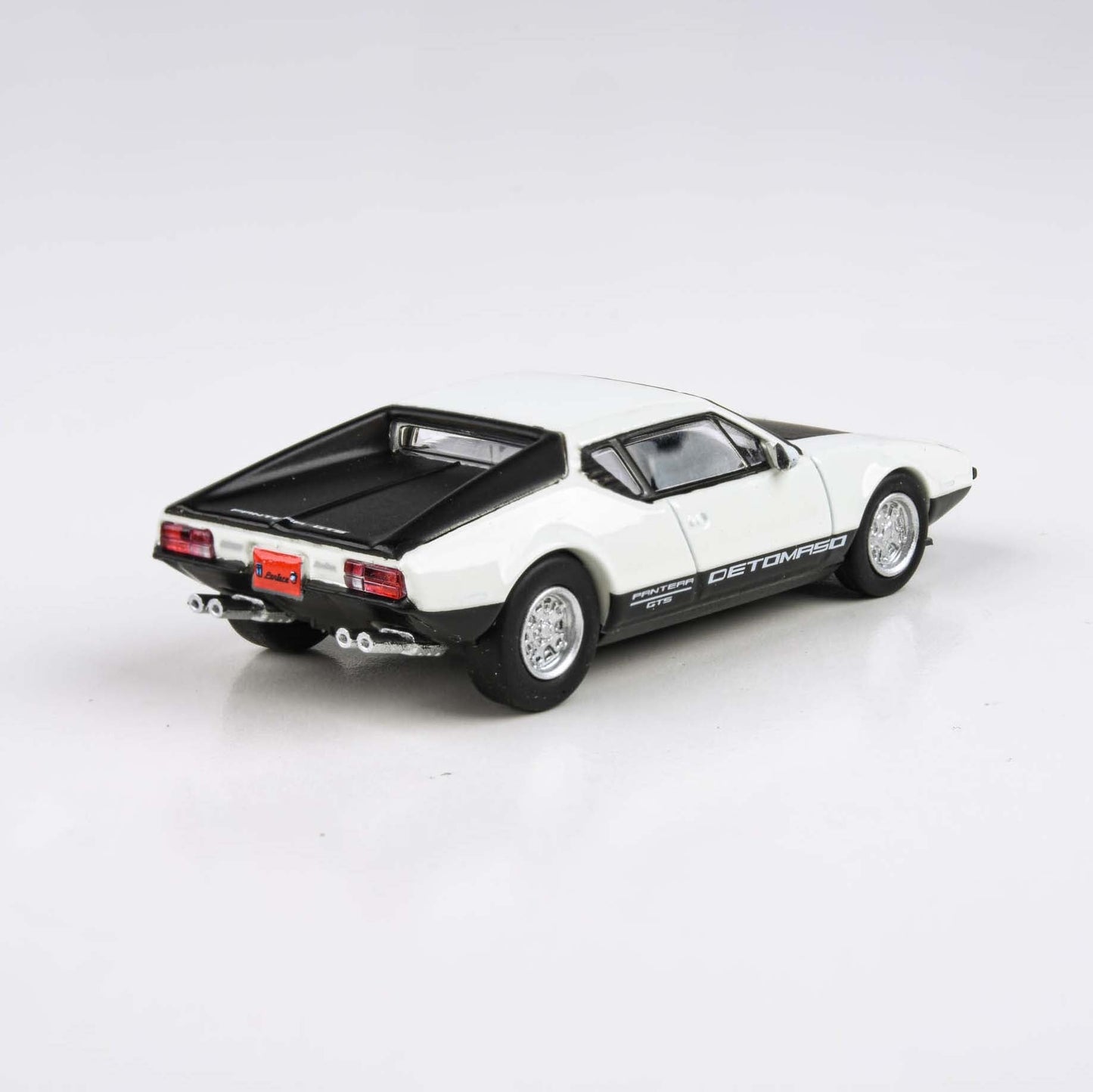 1:64 1972 De Tomaso Pantera White / Black