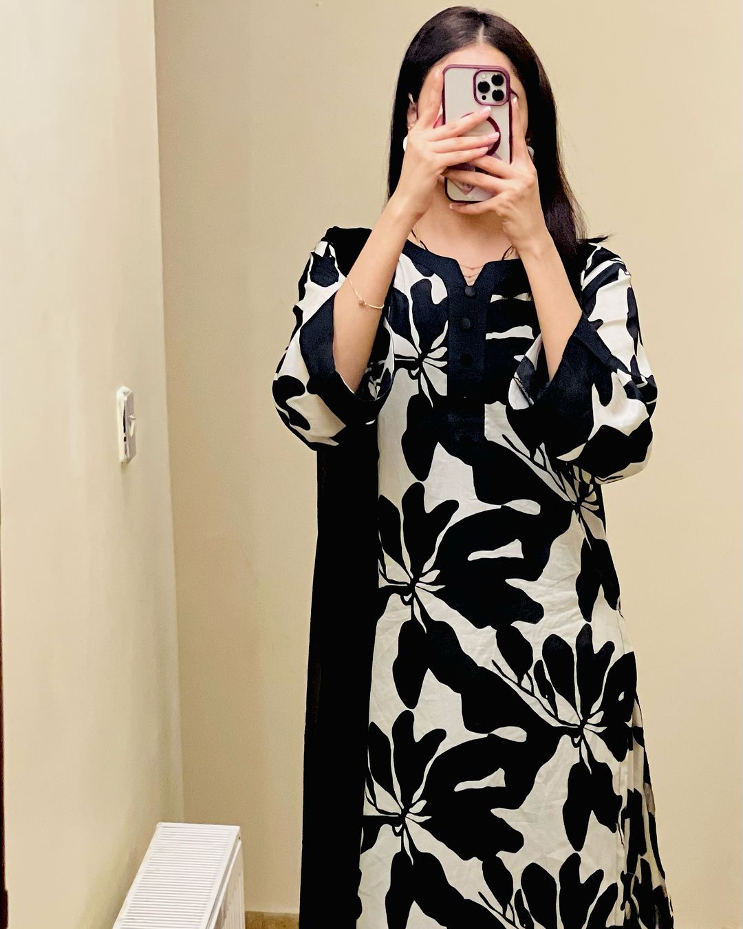 Vastramaniaa Women's Black & Creme Premium Cotton Kurta and Trouser Set