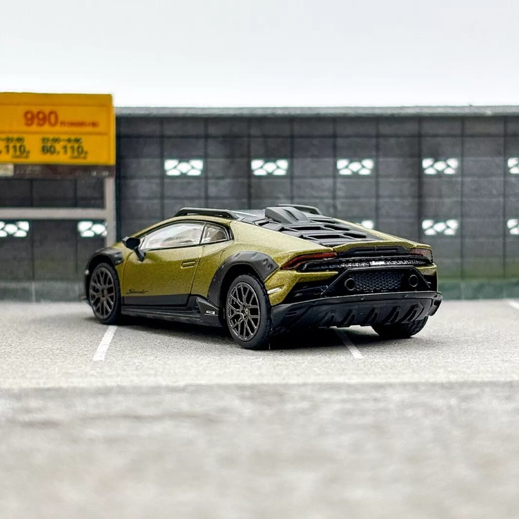 Mini GT Code 779 Lamborghini Huracán Sterrato Verde Gea Matt