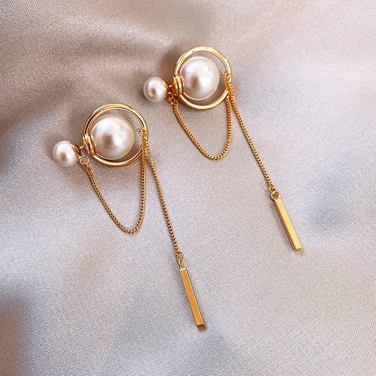 Chained by pearls earrings