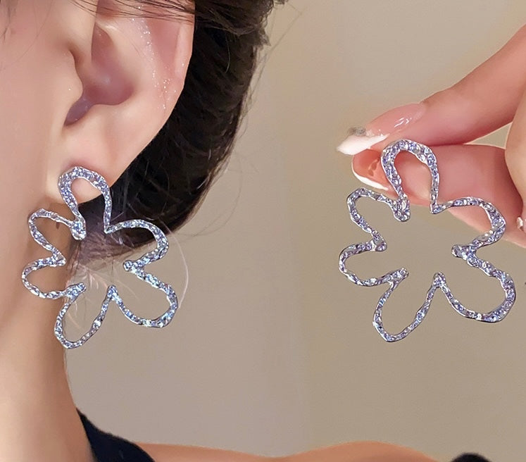 Silver Dazy Drama Earrings