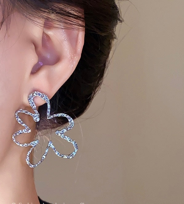 Silver Dazy Drama Earrings