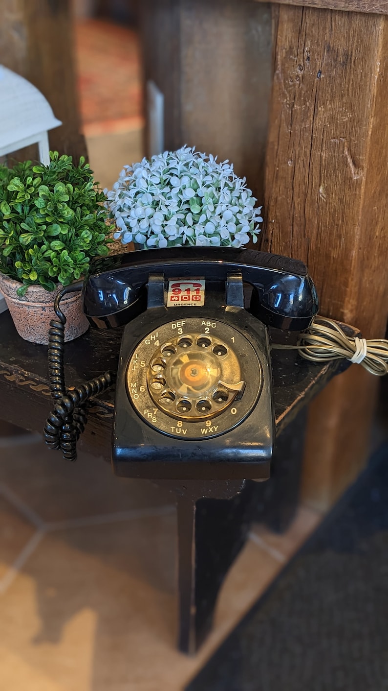 Vintage Northern Telecom Bell Canada Rotary Phone