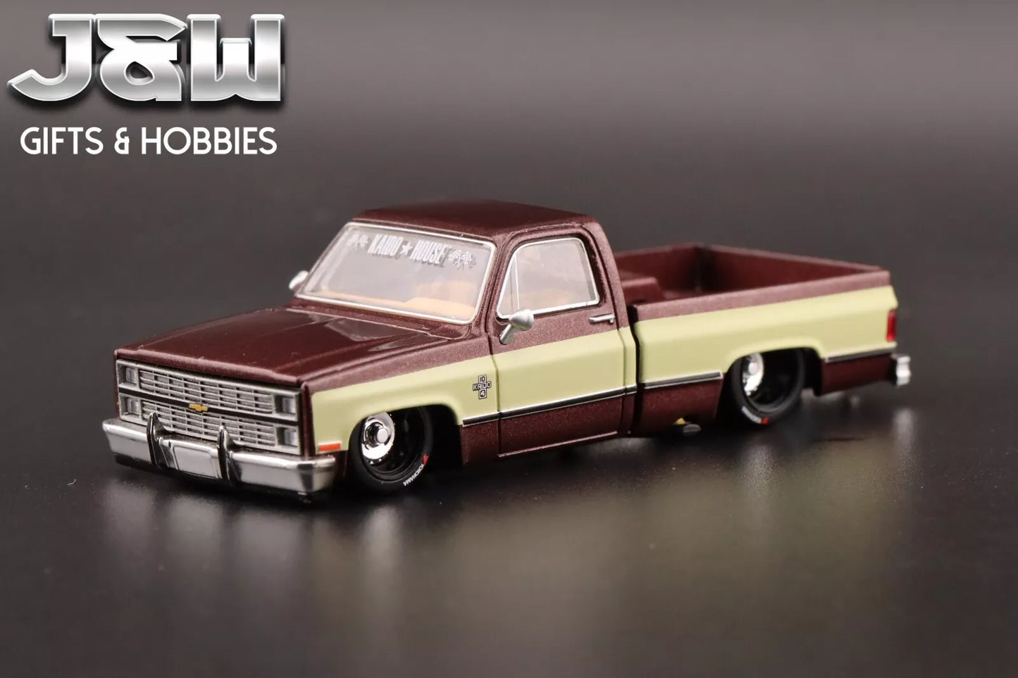 Kaido House x Mini GT Chevrolet Silverado Kaido Vintage Spec V1 - 1:64 scale