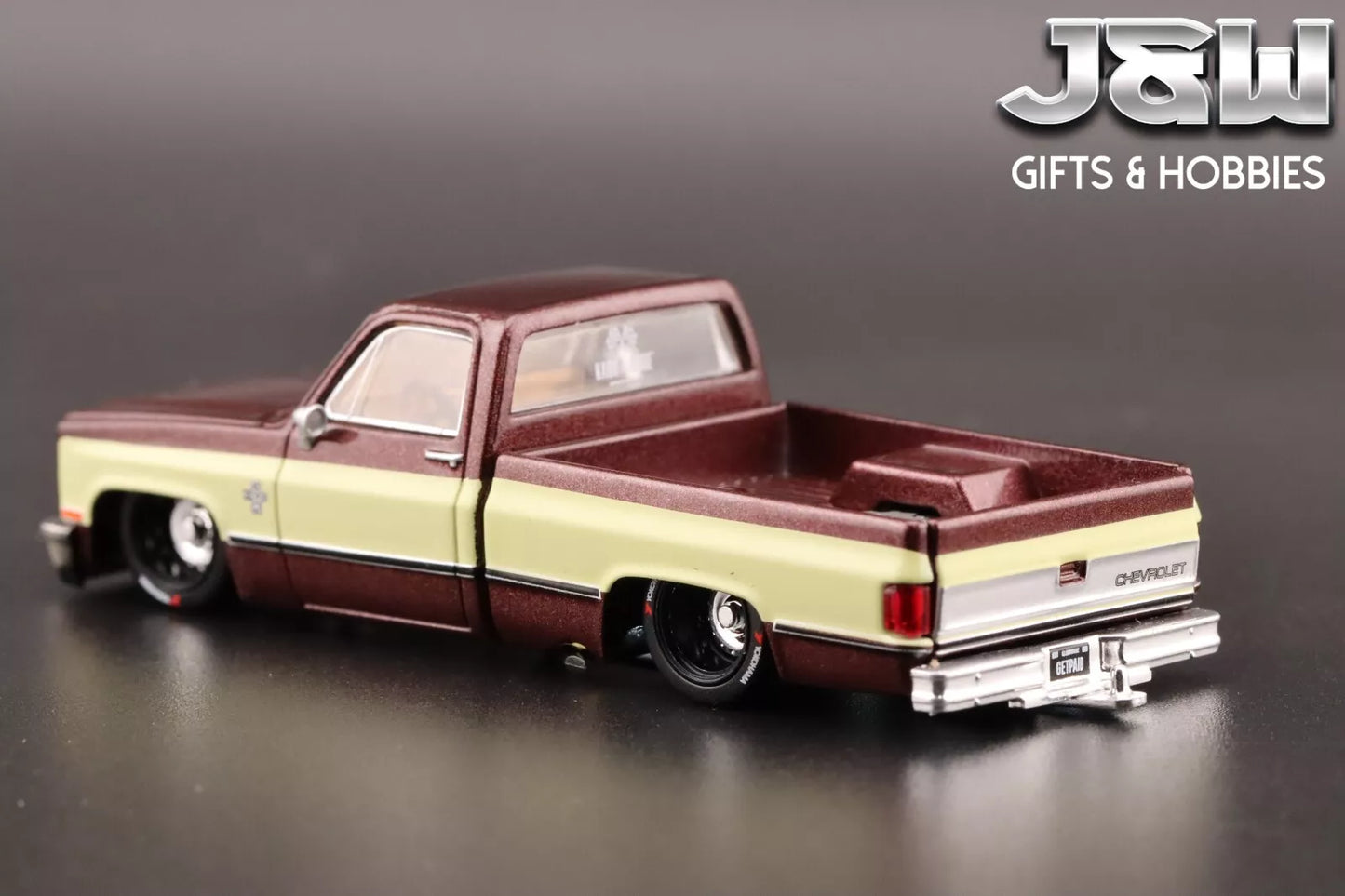 Kaido House x Mini GT Chevrolet Silverado Kaido Vintage Spec V1 - 1:64 scale