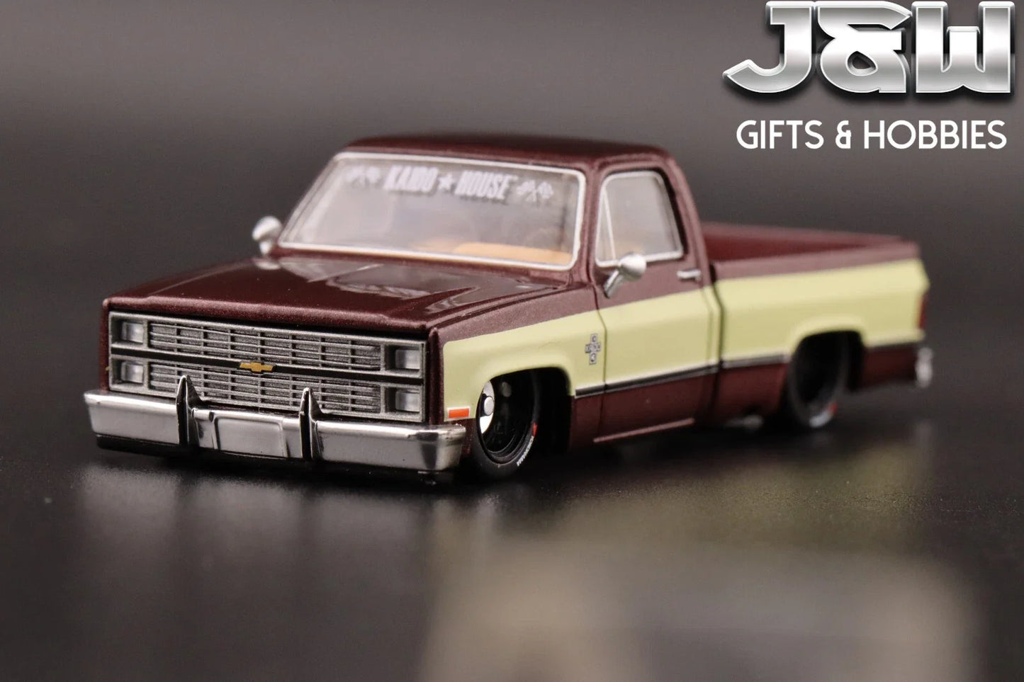 Kaido House x Mini GT Chevrolet Silverado Kaido Vintage Spec V1 - 1:64 scale