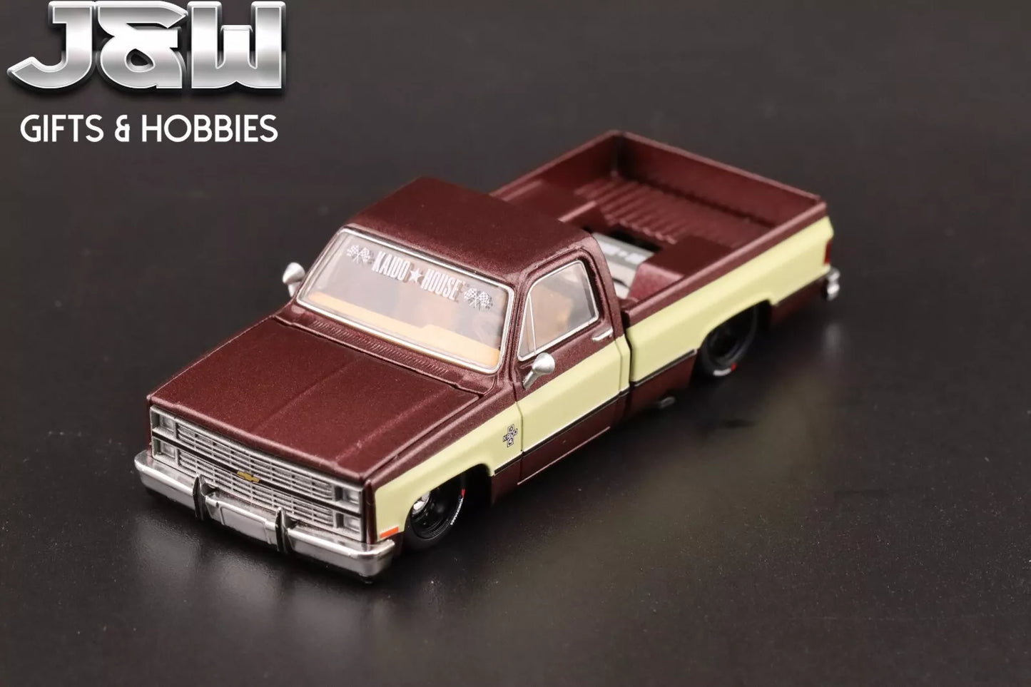 Kaido House x Mini GT Chevrolet Silverado Kaido Vintage Spec V1 - 1:64 scale