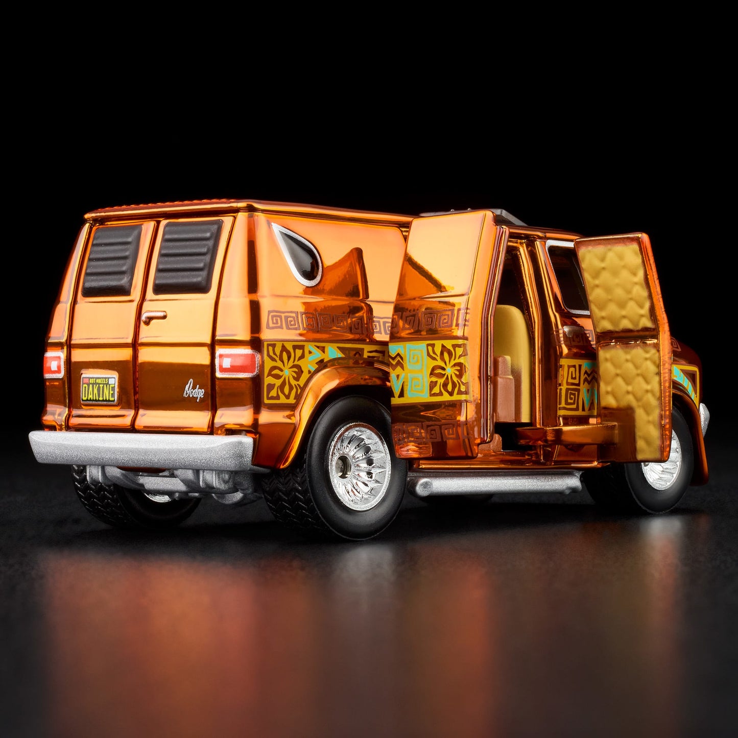 ’70s Dodge Tradesman Van (Red Line Club – 2025)