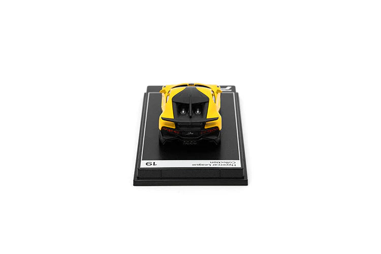 PosterCars 1:64 Bugatti Divo – Jaune Soufre – Acrylic Box | #H19