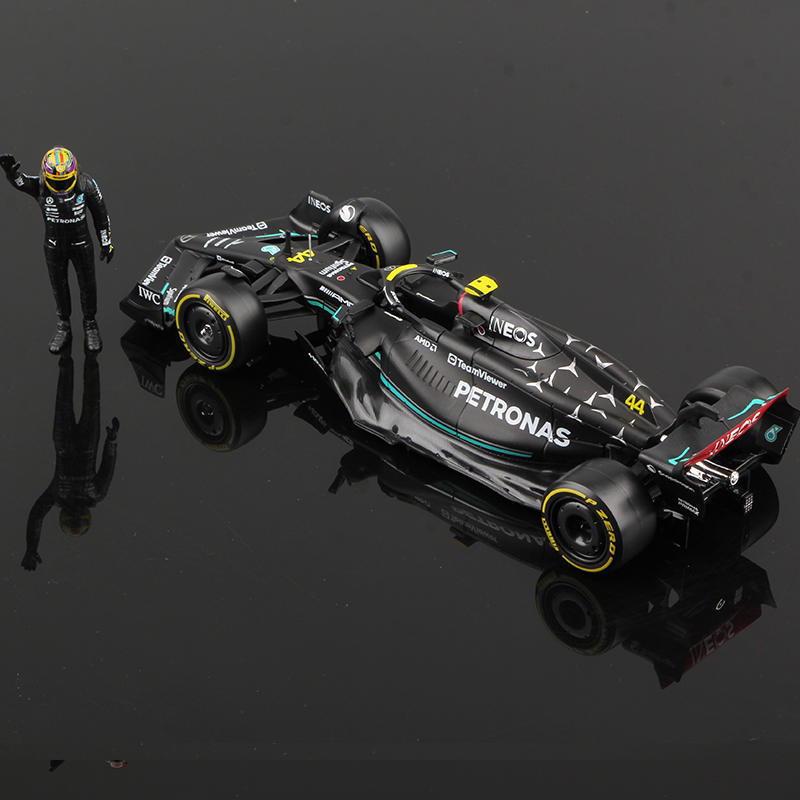 1:24 Mercedes-AMG 2023 W14 Lewis Hamilton #44- Figure