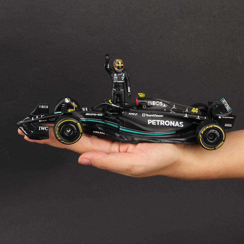 1:24 Mercedes-AMG 2023 W14 Lewis Hamilton #44- Figure