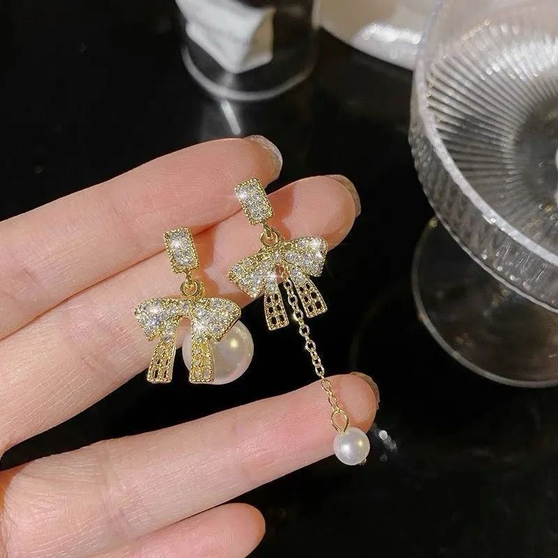 Mismatch Pearl Drop Bow Earrings