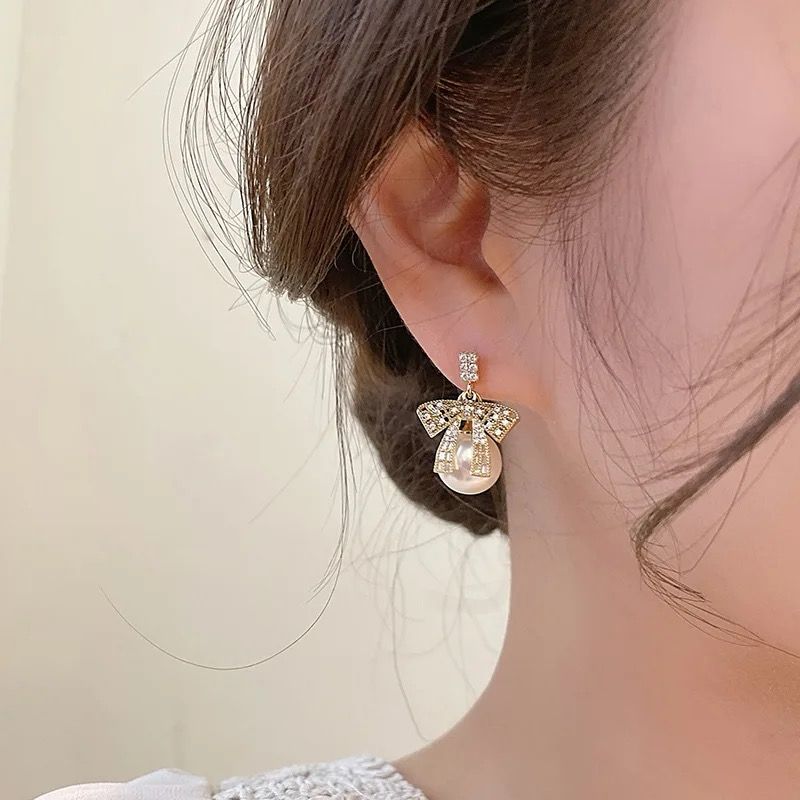 Mismatch Pearl Drop Bow Earrings