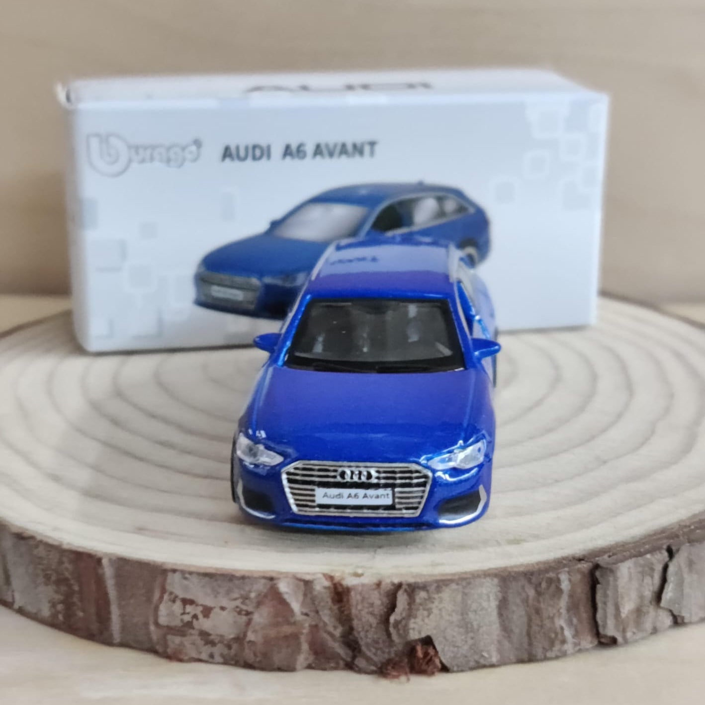 Official Bburago 61 Audi A6 Avant - 1 : 64 Diecast Scale Model