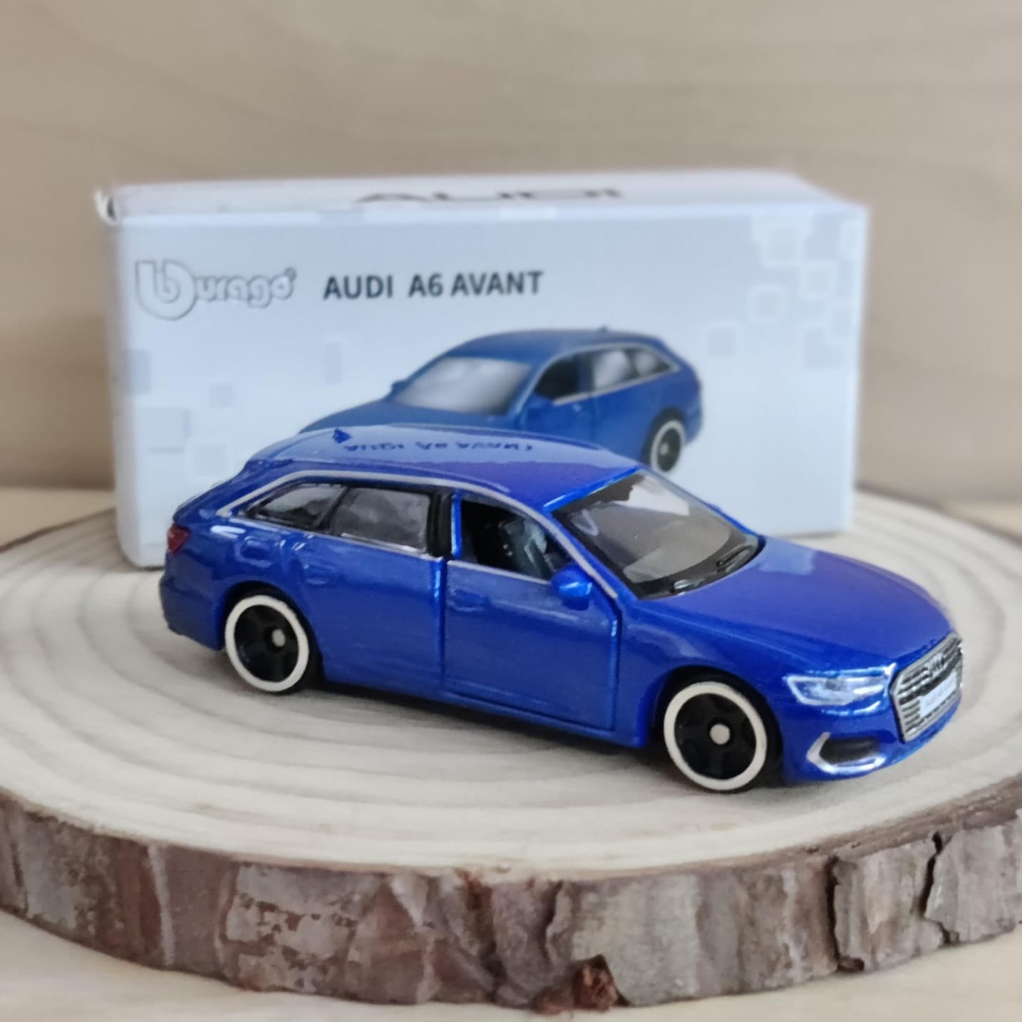 Official Bburago 61 Audi A6 Avant - 1 : 64 Diecast Scale Model