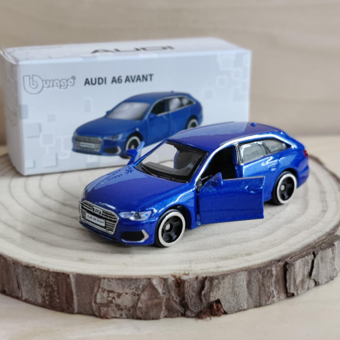 Official Bburago 61 Audi A6 Avant - 1 : 64 Diecast Scale Model