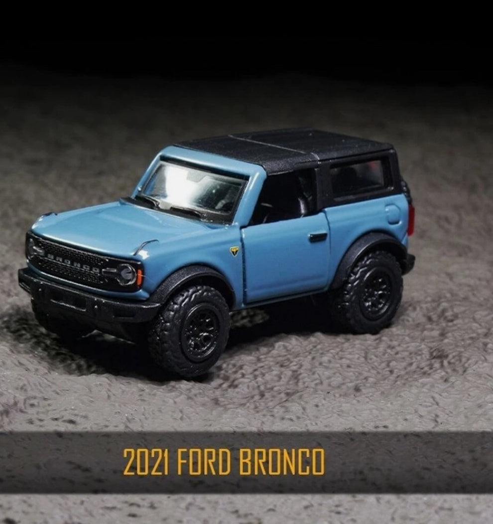 Official Bburago 2021 Ford Bronco- 1 : 64 Diecast Scale Model