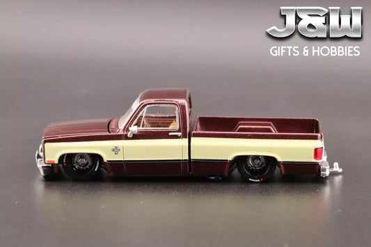 Kaido House x Mini GT Chevrolet Silverado Kaido Vintage Spec V1 - 1:64 scale